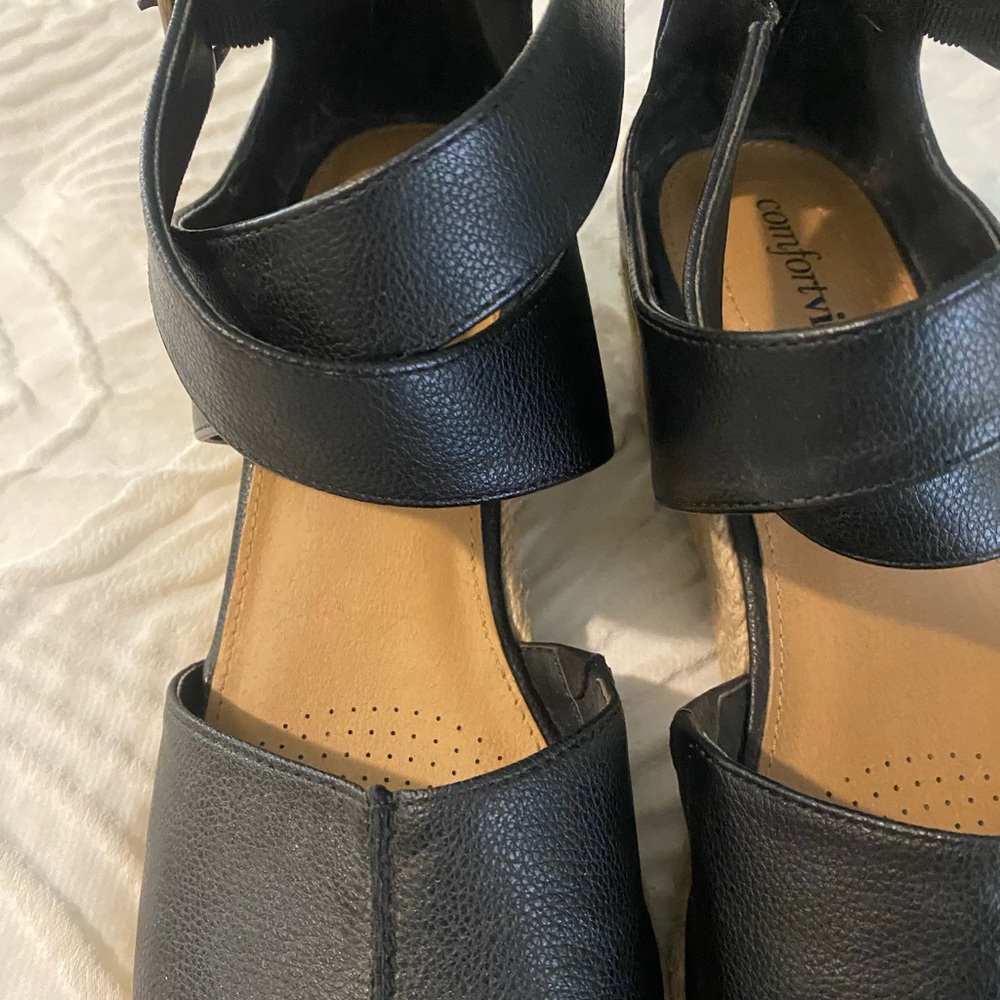 Comfortview Black Sandals with Minimalist Design - Picture 7 of 14